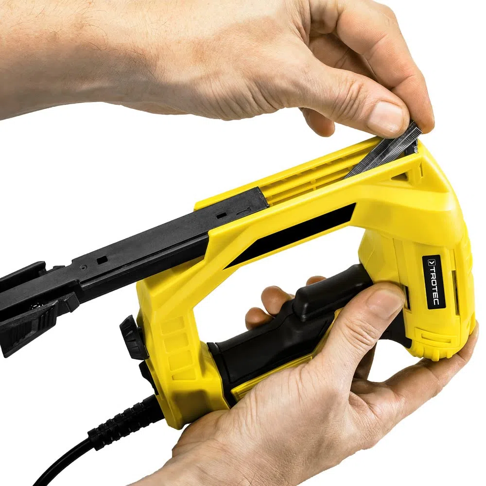 TROTEC Elektrotacker PTNS 11-230V – 45 W Motor, 30 Schüsse/Min., für Klammern Typ 53 & Nägel Typ 47, Sicherheitsnase, Softgrip, Füllstandsanzeige, 3 m Kabel, inkl. 200 Klammern & 100 Nägel