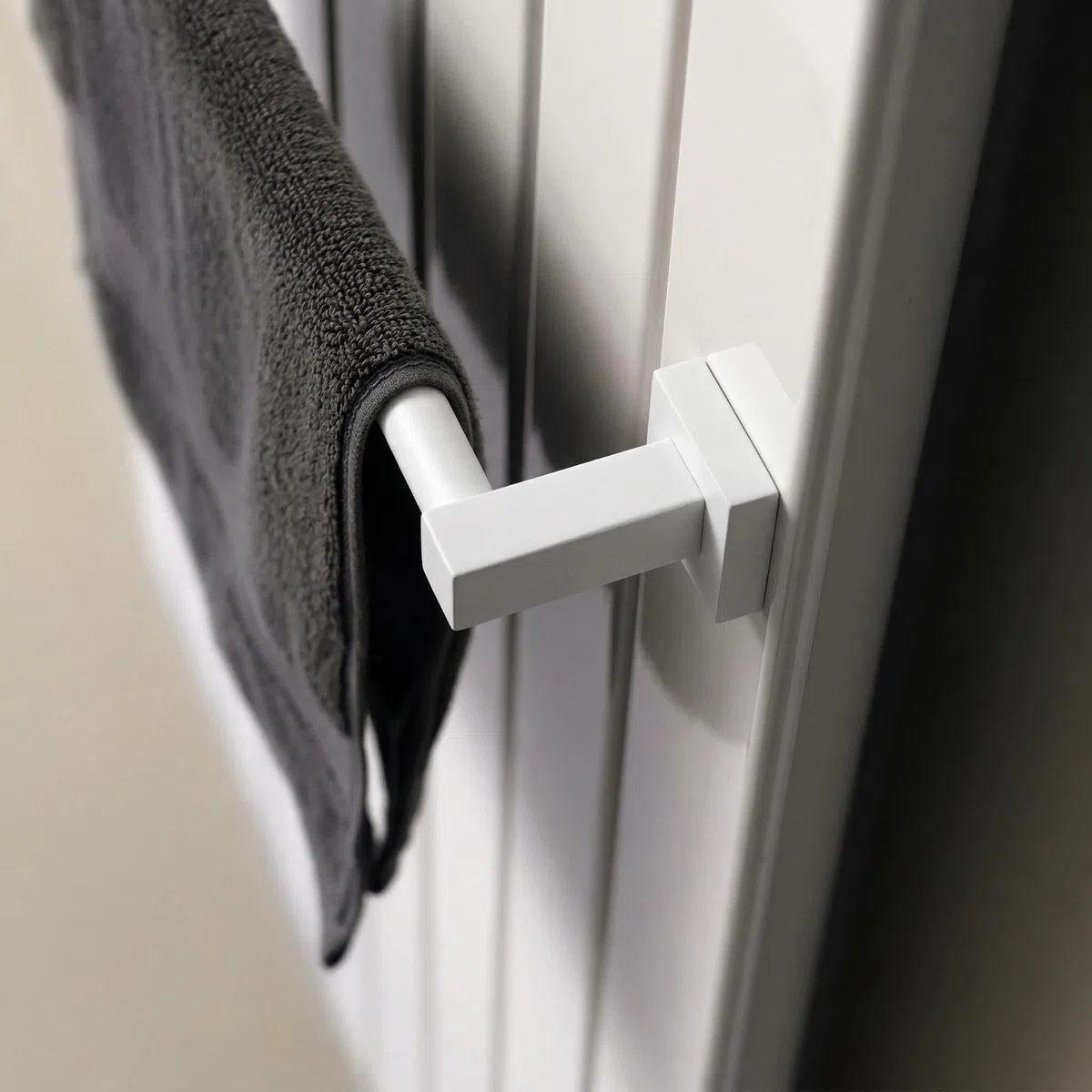 Handtuchhalter Heizkörper - ausziehbar - Handtuchhalter Magnetisch - Badheizkörper Handtuchhalter aus Edelstahl - Magnet Handtuchstange Heizung - Designed in Germany - Weiß