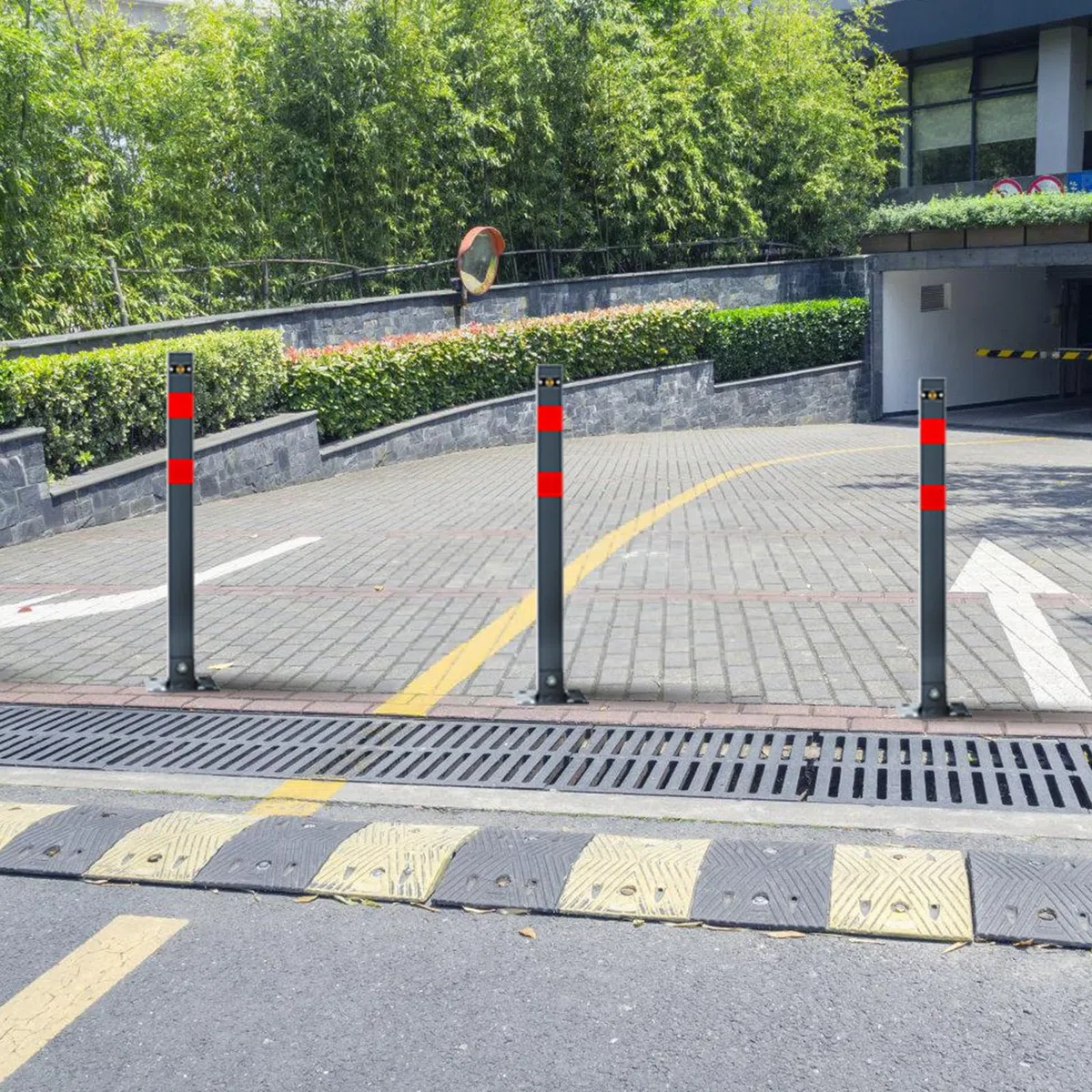 Parkplatzsperre, Parkplatzsperre klappbar, manueller Absperrpfosten Parkpfosten Poller mit 3 Schlüsseln und 4 Dehnschrauben, Stahl Sperrpfosten mit Reflexstreifen