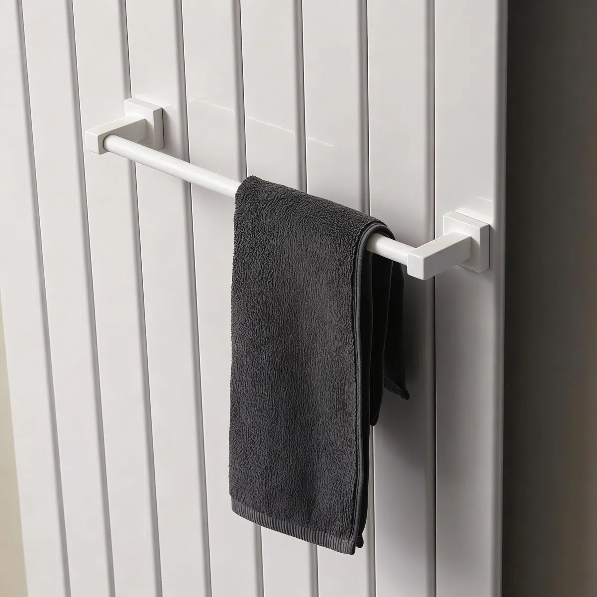 Handtuchhalter Heizkörper - ausziehbar - Handtuchhalter Magnetisch - Badheizkörper Handtuchhalter aus Edelstahl - Magnet Handtuchstange Heizung - Designed in Germany - Weiß
