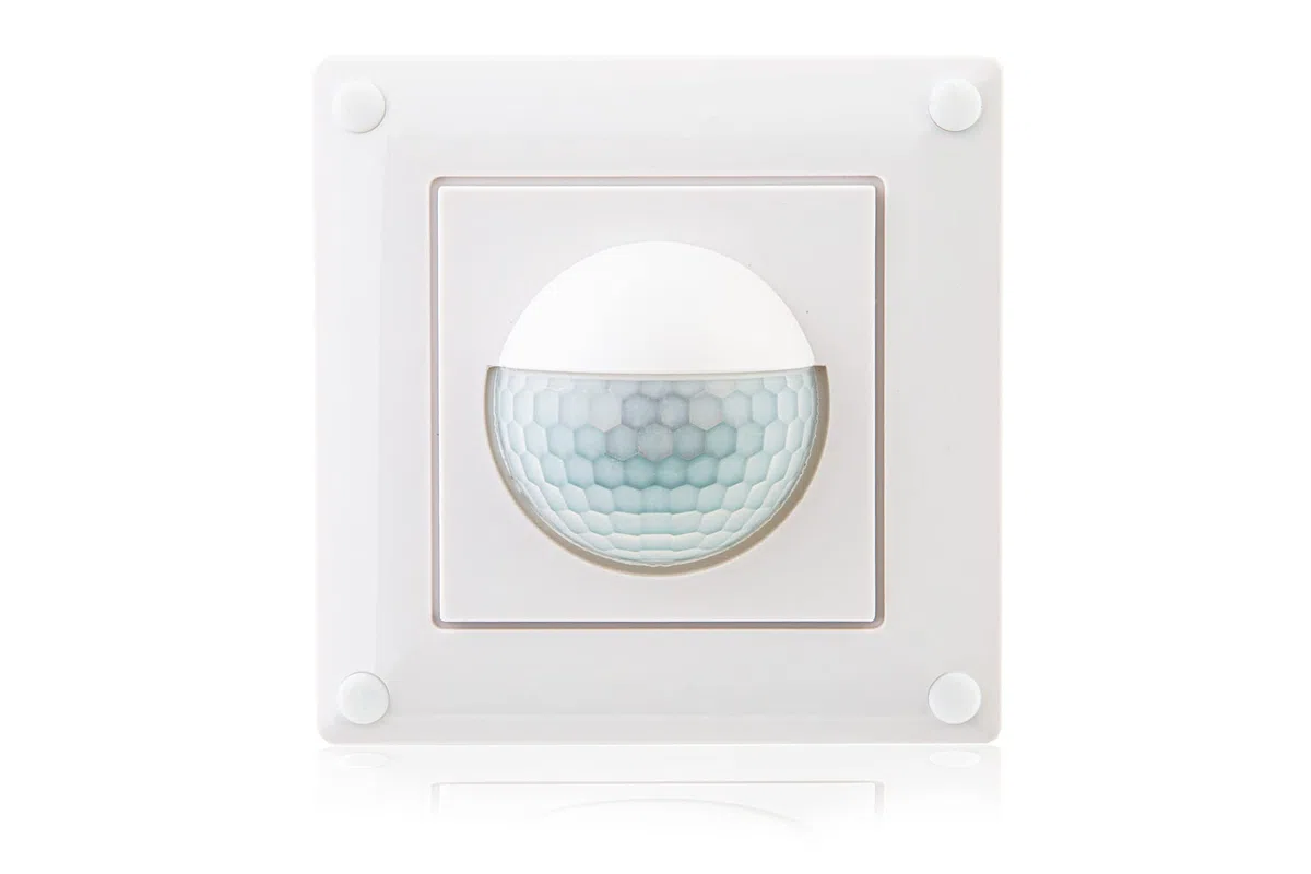 HUBER Motion 15F PIR Bewegungsmelder 190° für Innen und Außen I Unterputz Bewegungsmelder - Motion Sensor mit Schalter, 2 + 3 Draht-Technik
