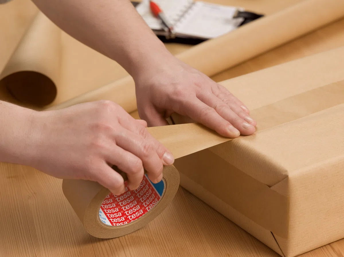 tesa 57180-00000-02 Papier-Verpackungsband aus recycelten Materialien zum Verpacken von Paketen und Kartons, 50 m x 50 mm, 6 Stück