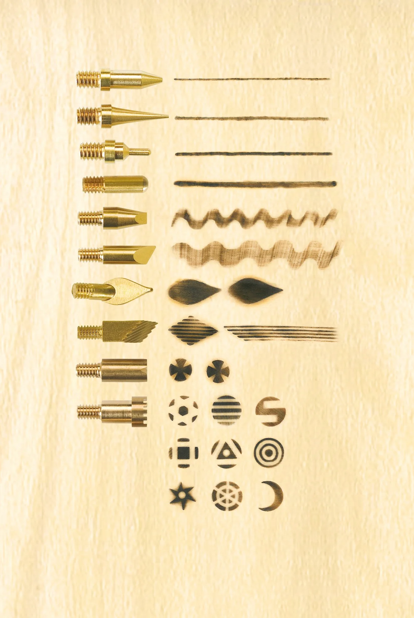 Pebaro 0262 Brandmalkolben mit An/Aus-Funktion, 9 Brennstempel, 9 Spitzen, Lötspitze, Styropormesser, Brandmalerei, Pyrographie, Holzbrennen, Holzbrenner, Löten, Styropor schneiden, Basteln mit Holz